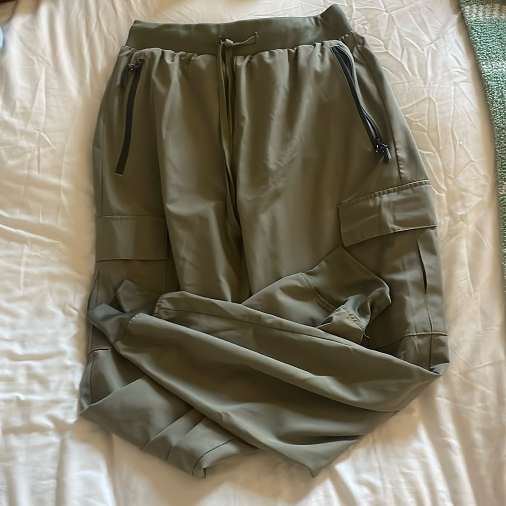 joggers olive green